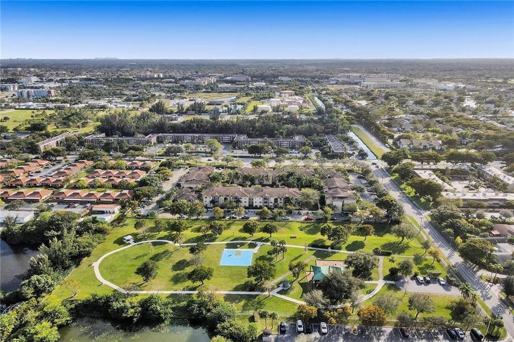 UNIVERSITY PARC RESIDENCES CONDO - Residential
