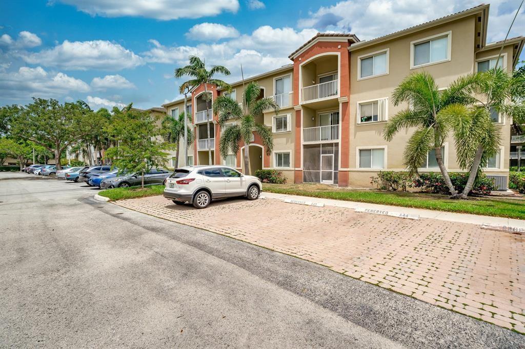 UNIVERSITY PARC RESIDENCES CONDO - Residential