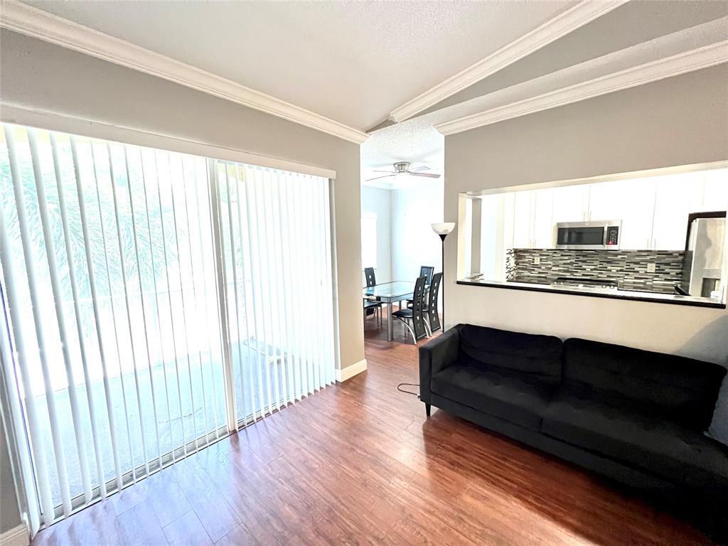 UNIVERSITY PARC RESIDENCES CONDO - Residential