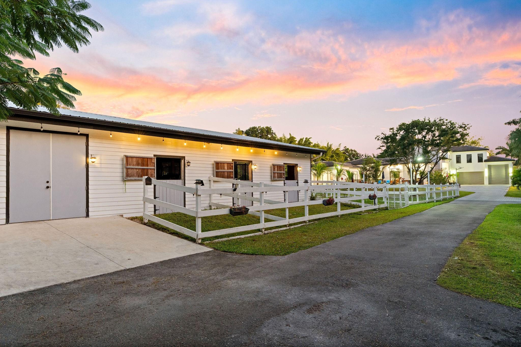 SUNSHINE RANCHES - Residential