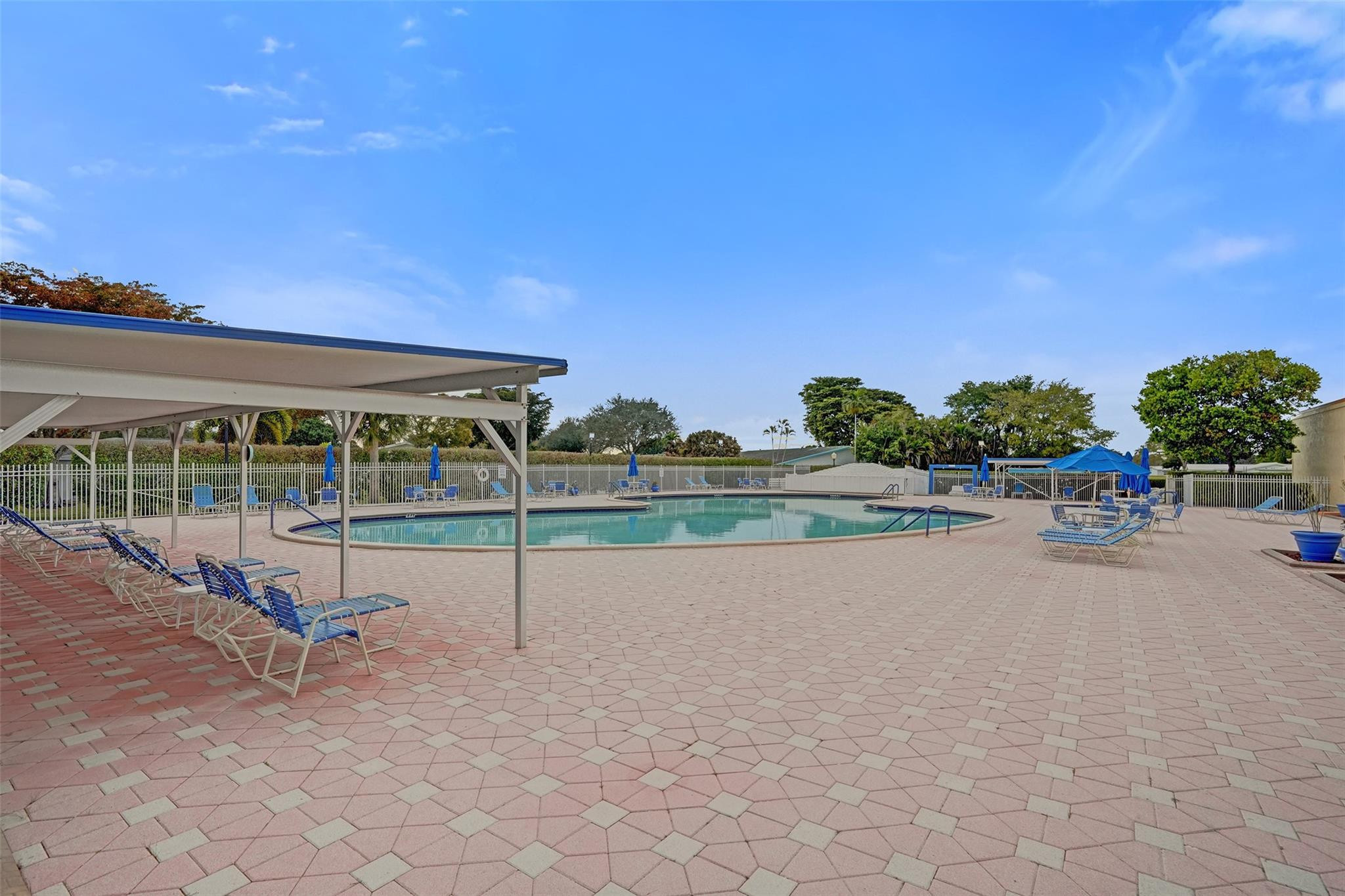 LAUDERDALE WEST - Residential