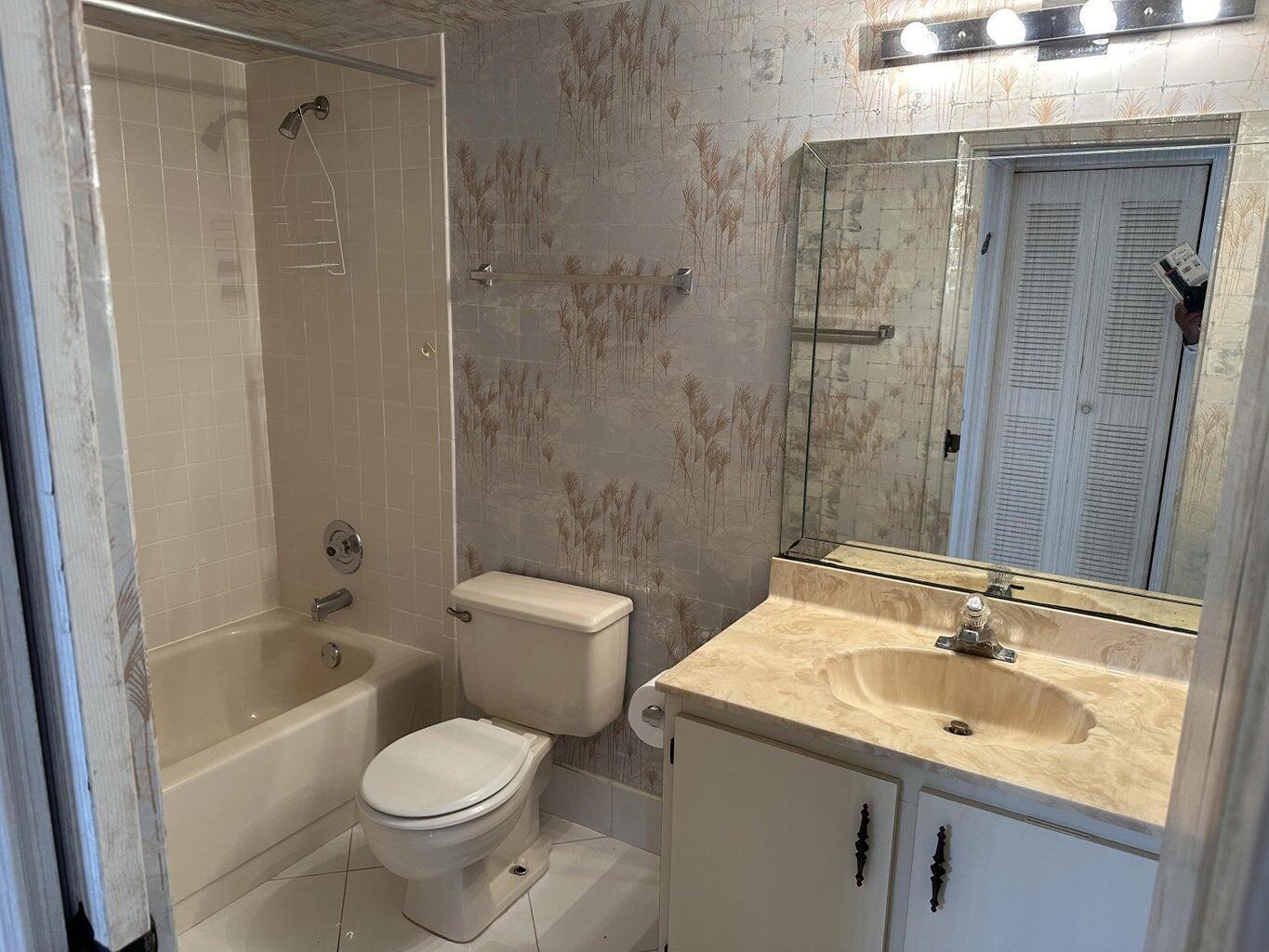 HUNTINGTON LAKES SEC THREE CONDOS - Residential