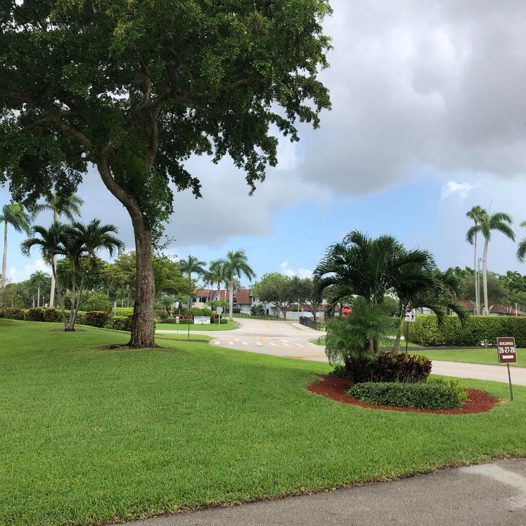 HUNTINGTON LAKES SEC THREE CONDOS - Residential