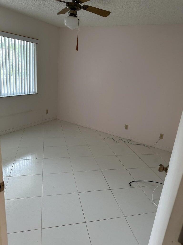 HUNTINGTON LAKES SEC THREE CONDOS - Residential