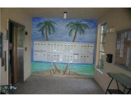 HUNTINGTON LAKES SEC THREE CONDOS - Residential