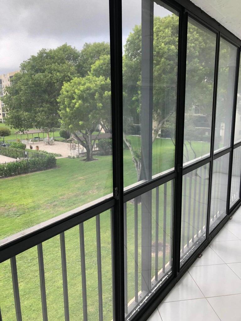 HUNTINGTON LAKES SEC THREE CONDOS - Residential