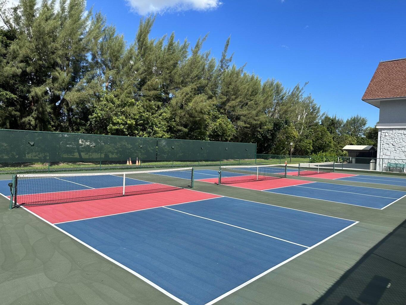 HUNTINGTON LAKES SEC THREE CONDOS - Residential