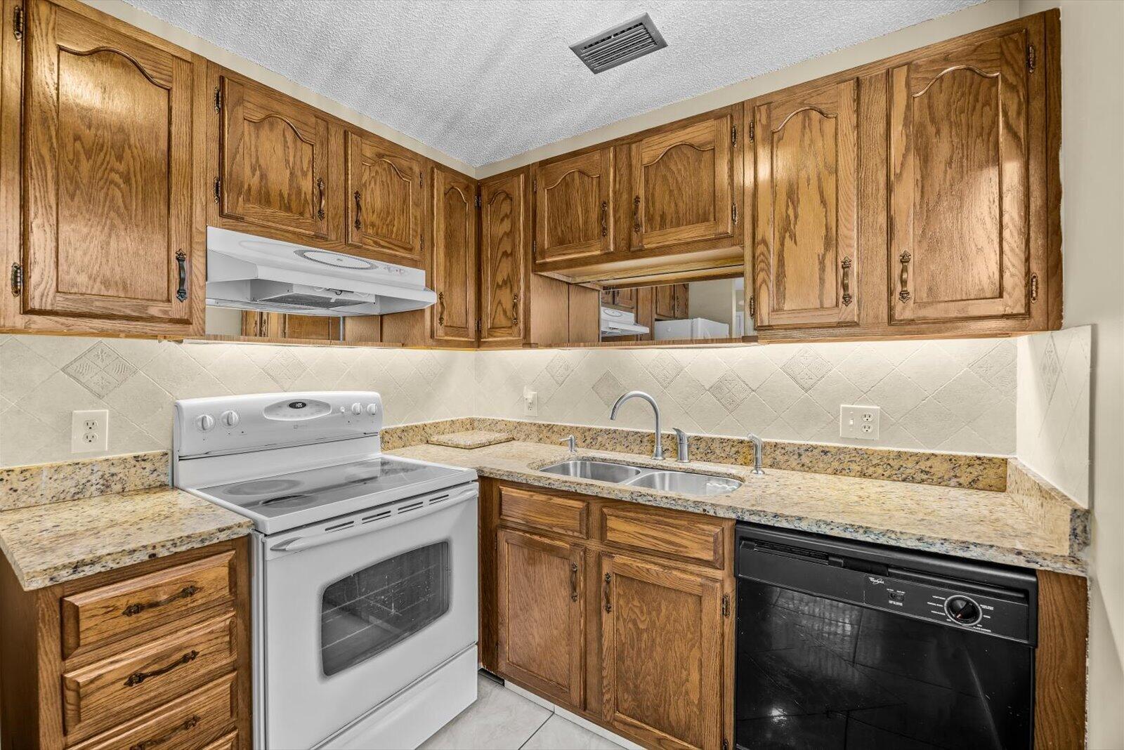 VISTA ST LUCIE BUILDINFS 9 THUR 20 - Residential