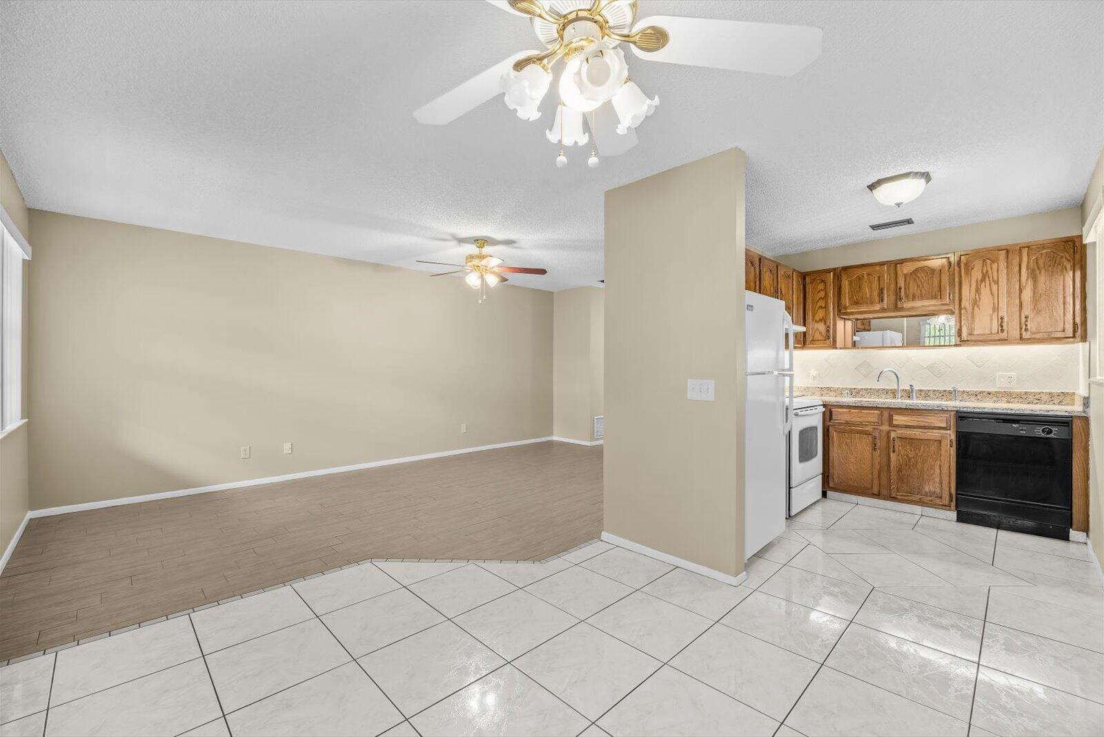 VISTA ST LUCIE BUILDINFS 9 THUR 20 - Residential