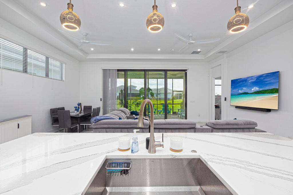 VERANO SOUTH PUD 1 - POD E - PLAT NO. 2 - Residential Lease