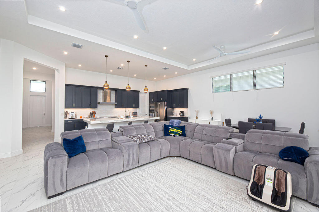 VERANO SOUTH PUD 1 - POD E - PLAT NO. 2 - Residential Lease