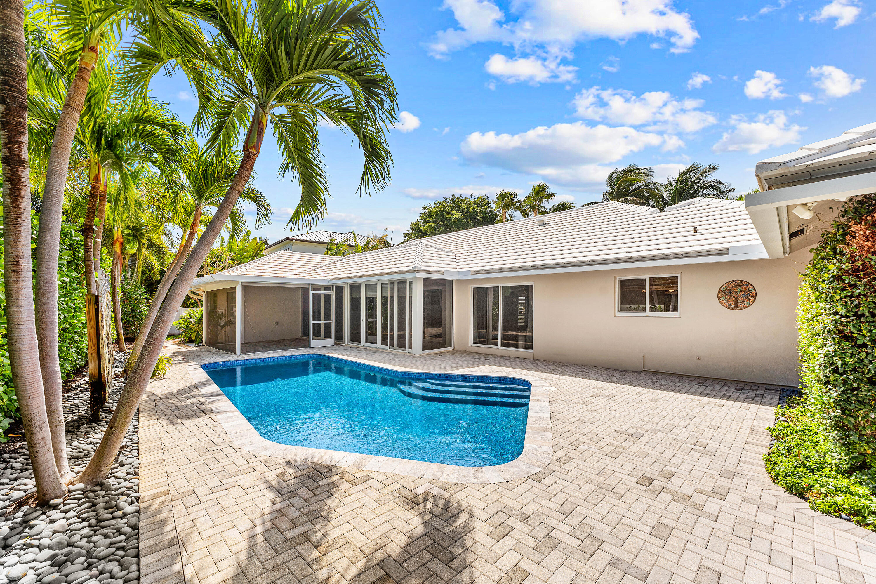SEAGATE EXT IN - Residential