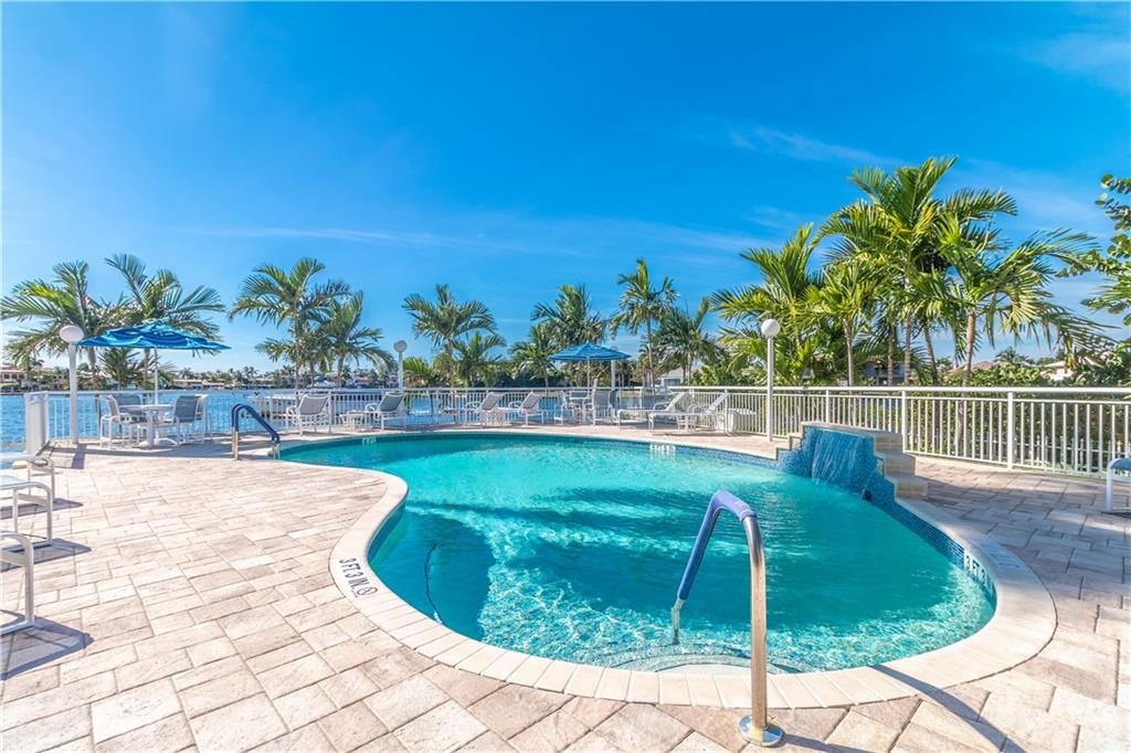 BAYSHORE TOWERS - Residential
