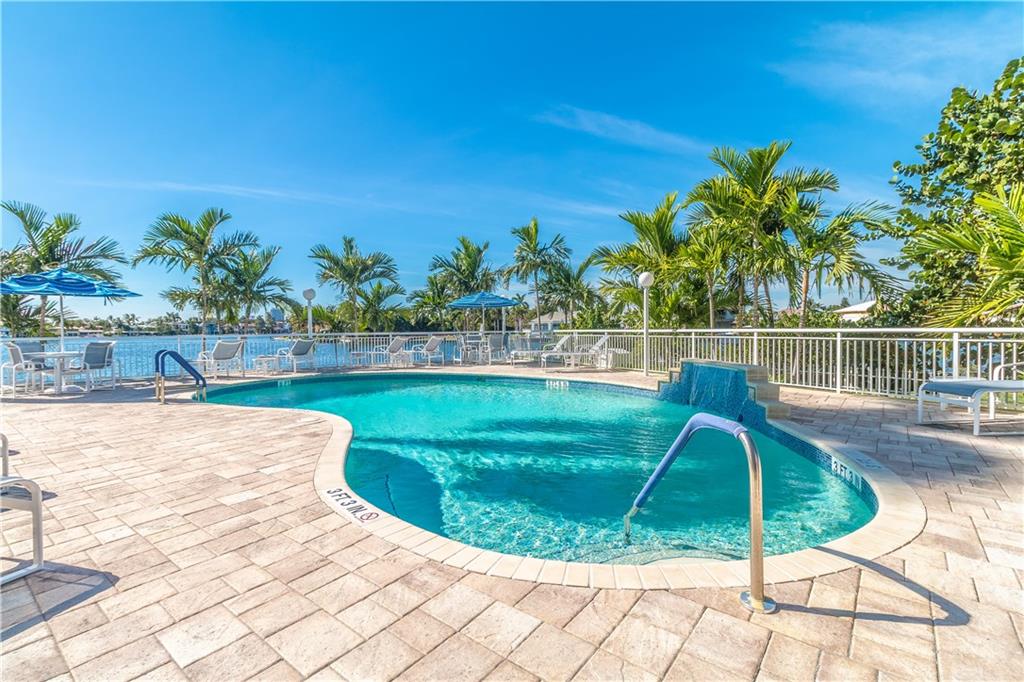 BAYSHORE TOWERS - Residential