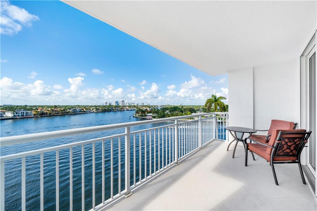 BAYSHORE TOWERS - Residential