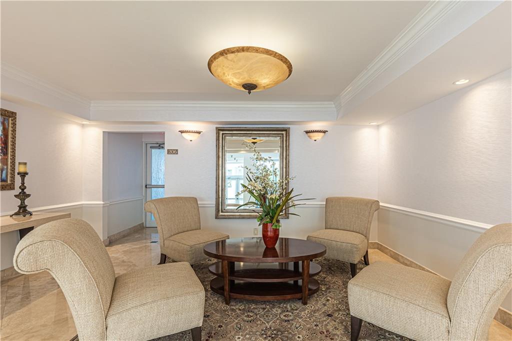 BAYSHORE TOWERS - Residential