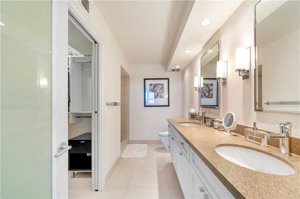 BAYSHORE TOWERS - Residential