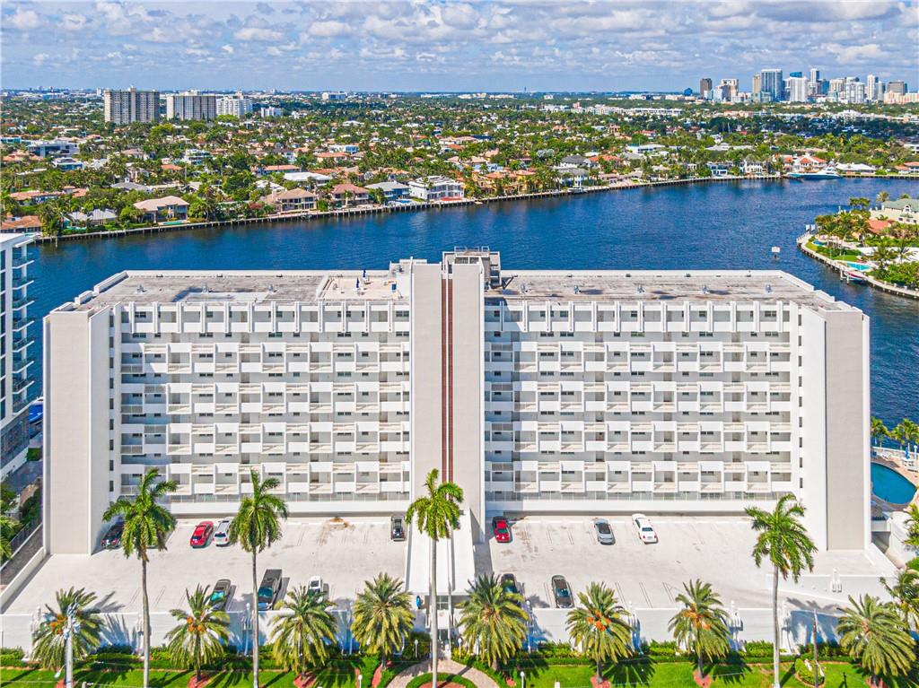 BAYSHORE TOWERS - Residential