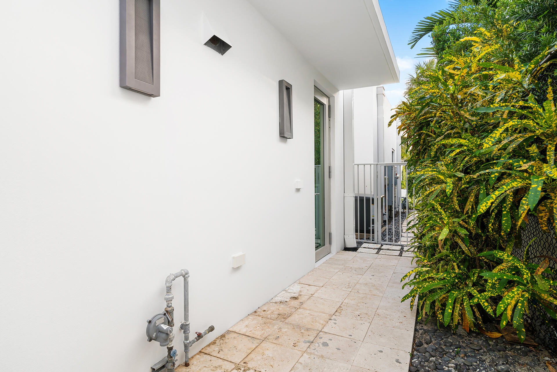 ELLAMAR - Residential