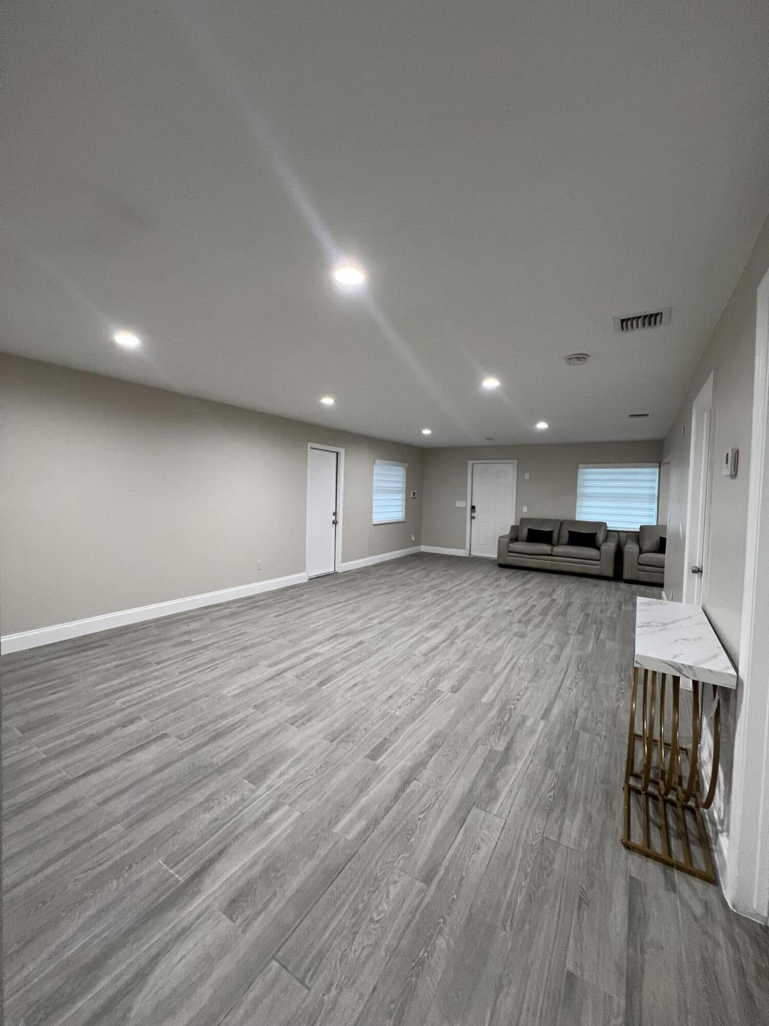 DELRAY TOWN OF - Residential Lease
