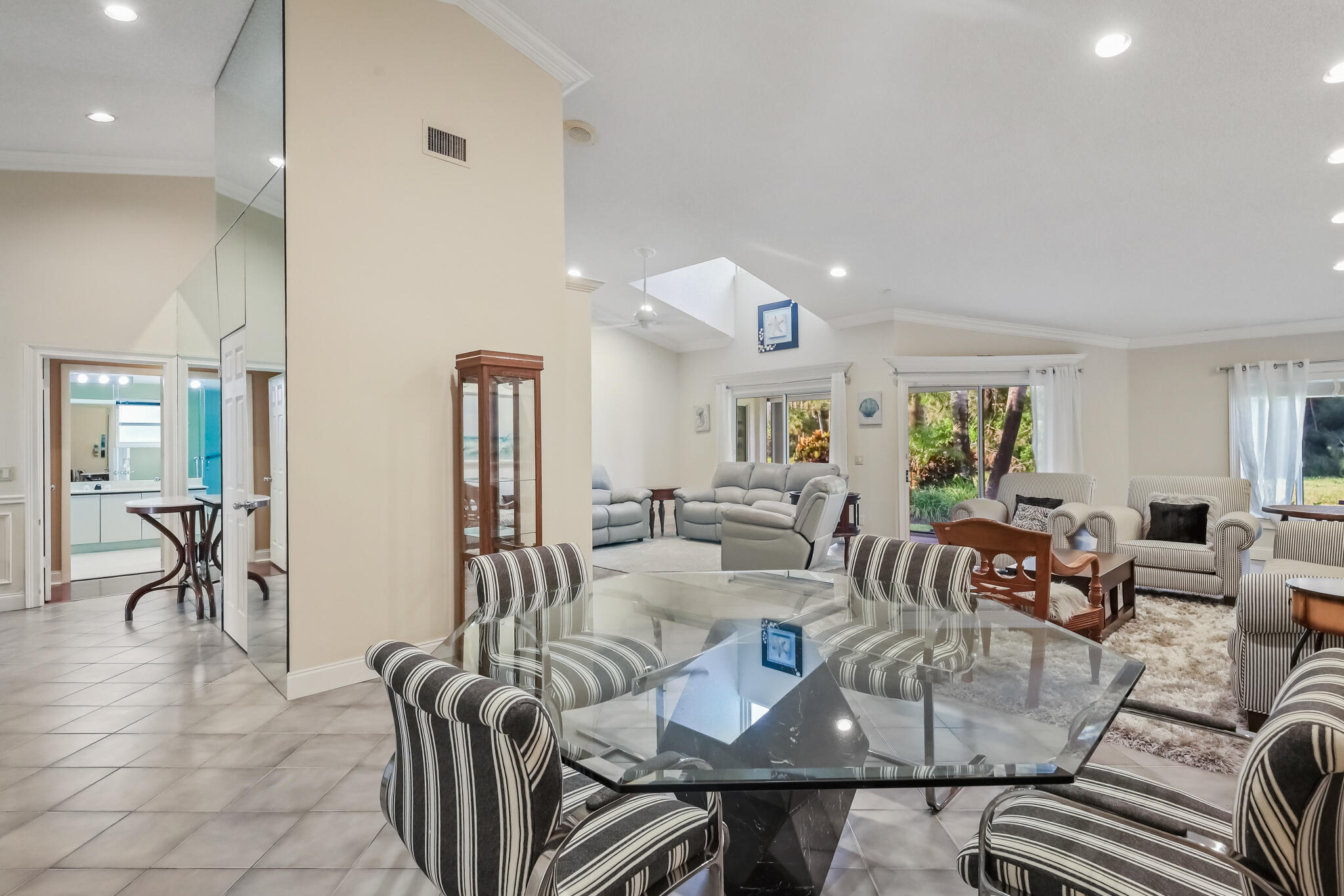 FOUNTAINS OF PALM BEACH CONDO 8 - Residential