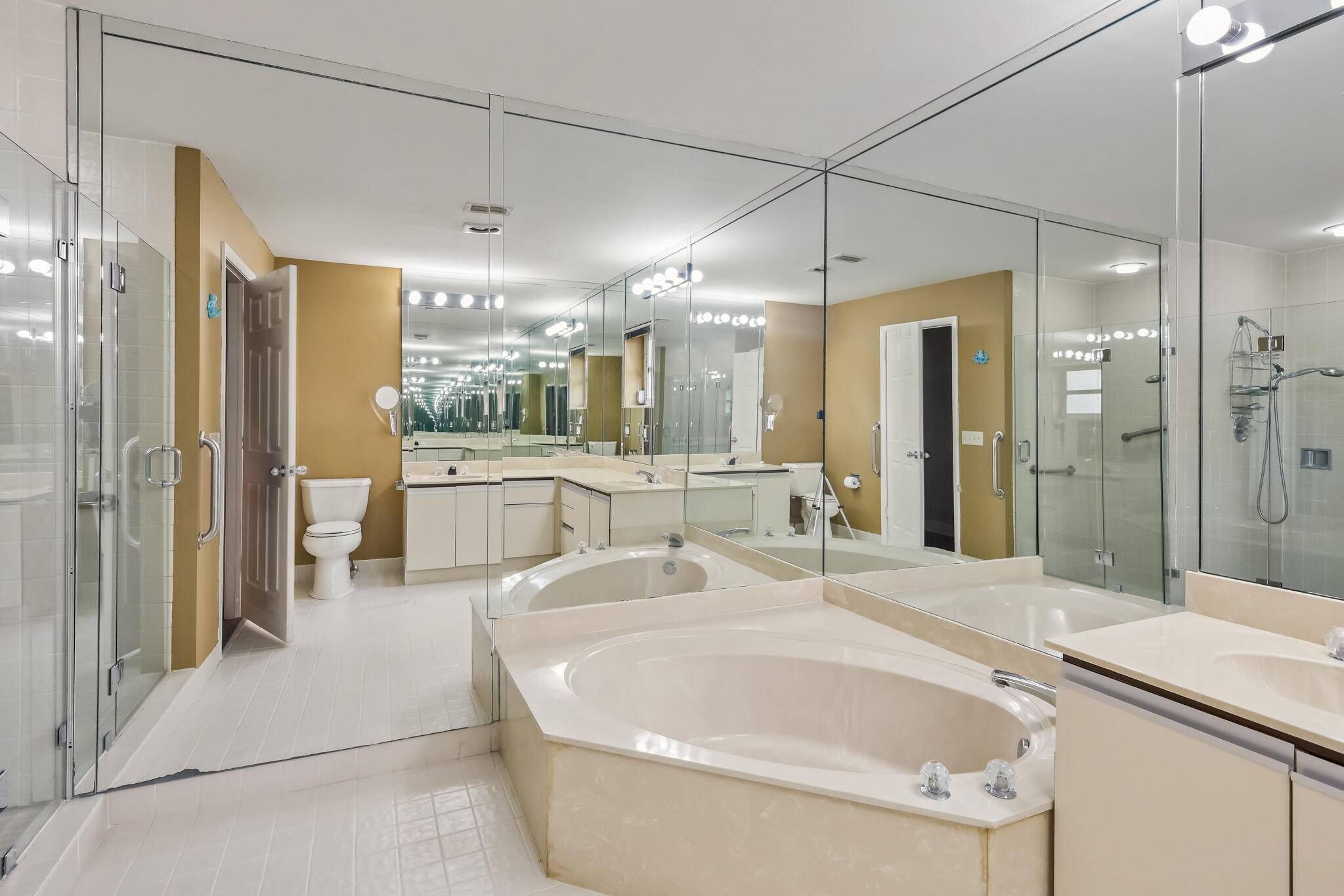 FOUNTAINS OF PALM BEACH CONDO 8 - Residential