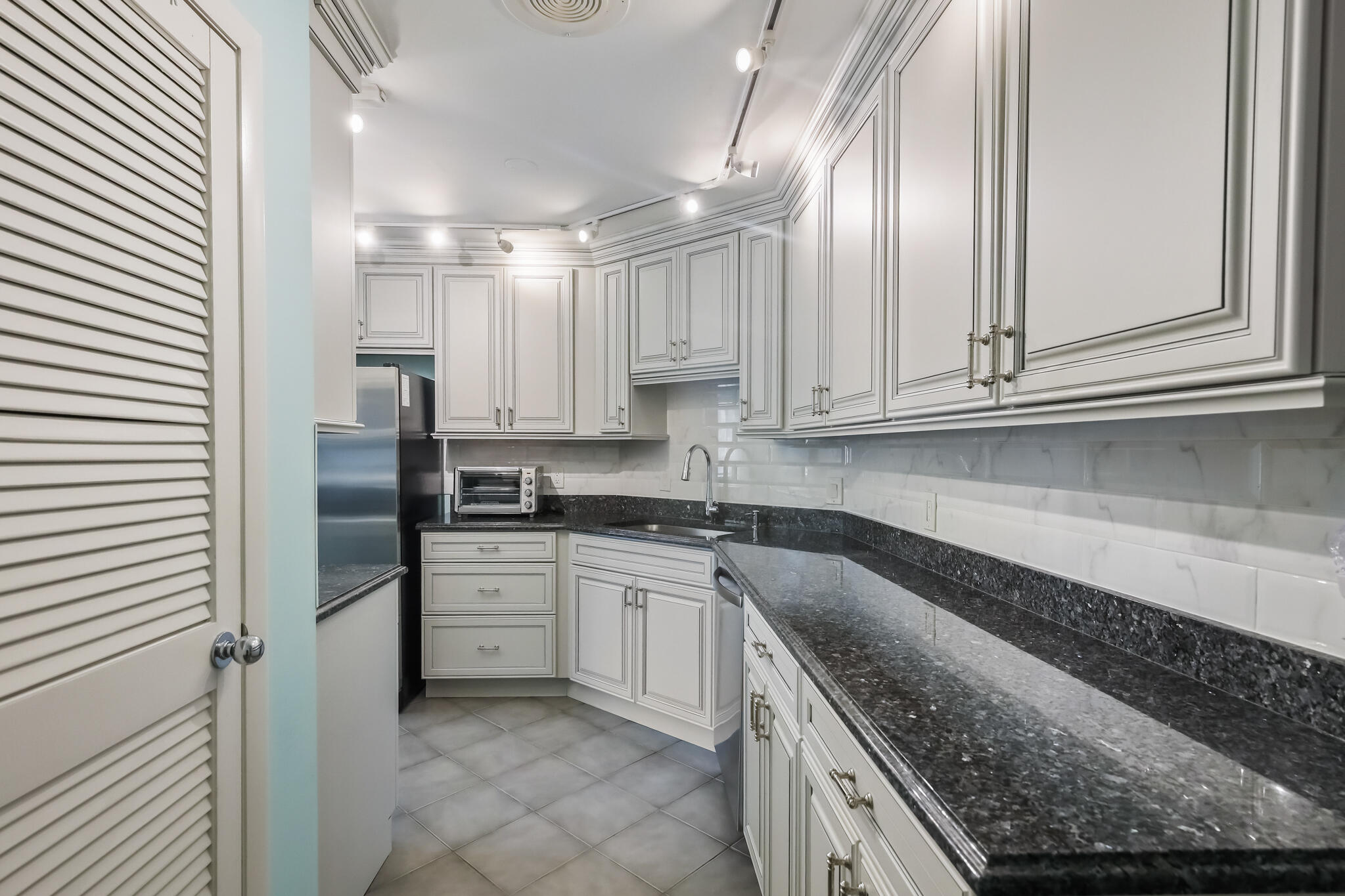 FOUNTAINS OF PALM BEACH CONDO 8 - Residential