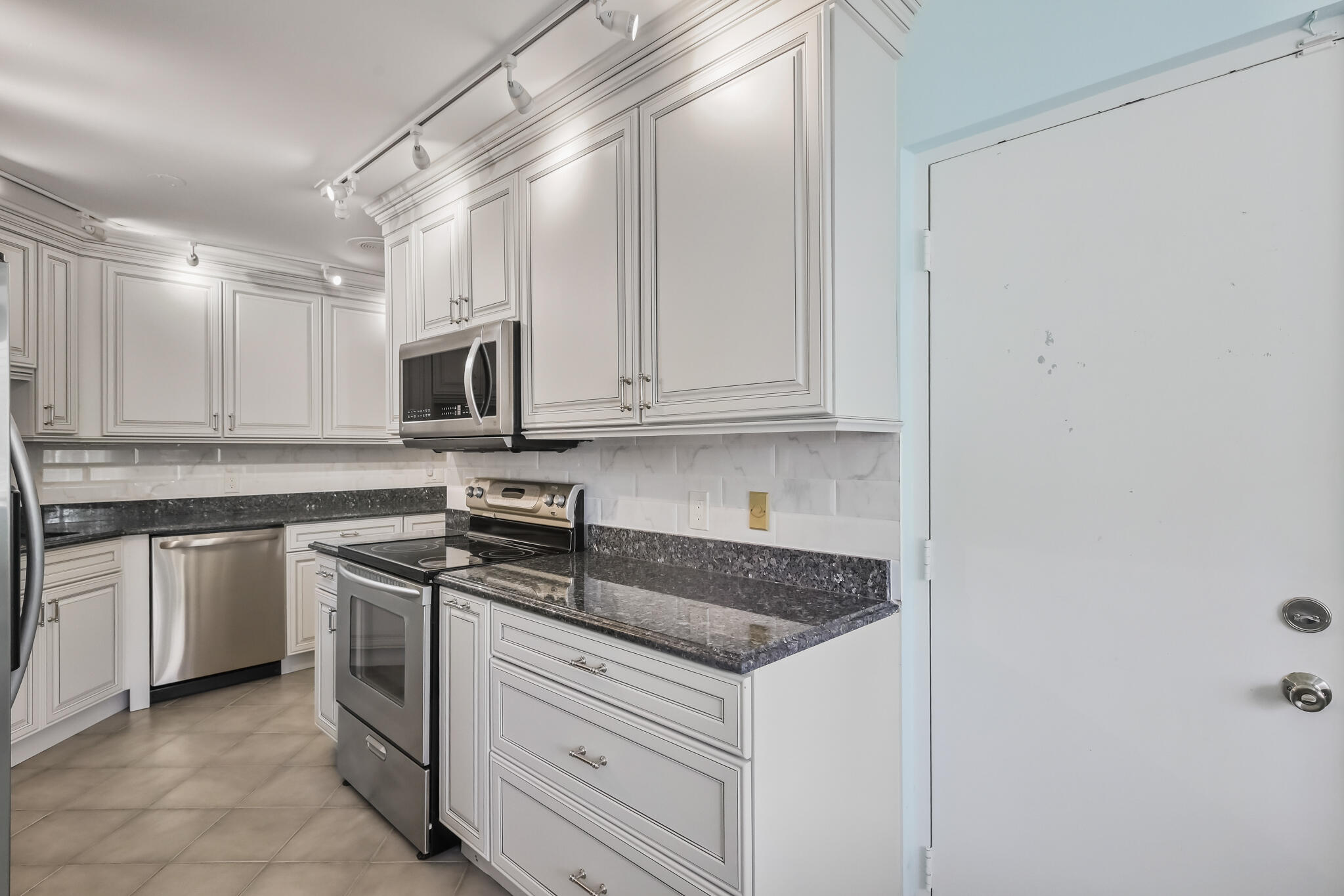 FOUNTAINS OF PALM BEACH CONDO 8 - Residential
