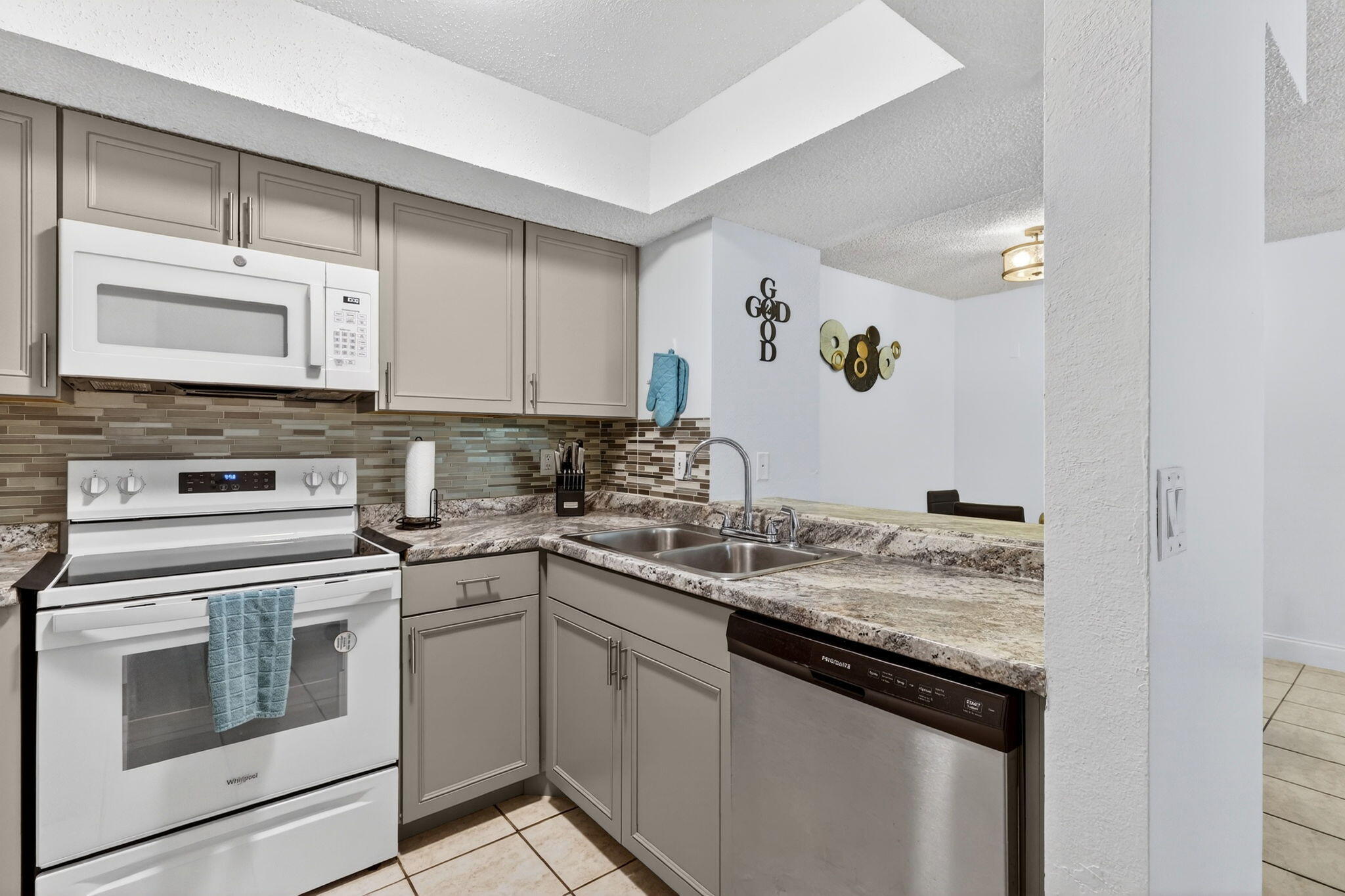 MIDPORT PLACE II, A CONDOMINIUM - Residential