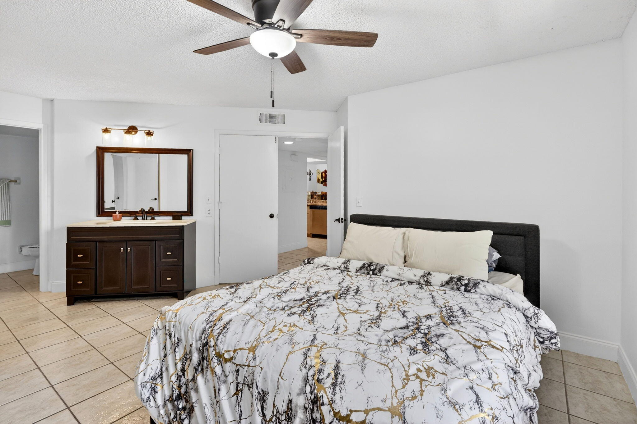 MIDPORT PLACE II, A CONDOMINIUM - Residential