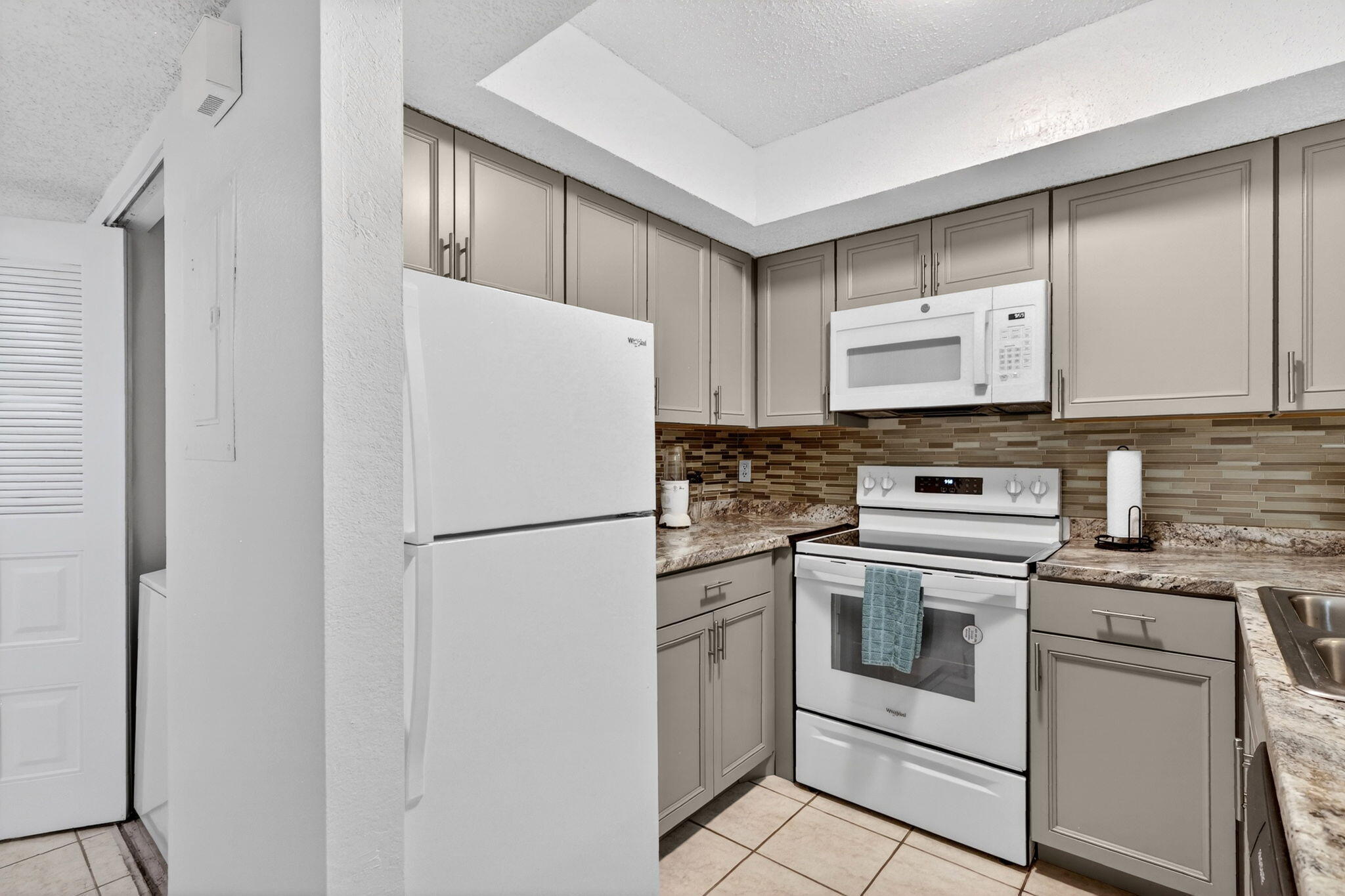 MIDPORT PLACE II, A CONDOMINIUM - Residential