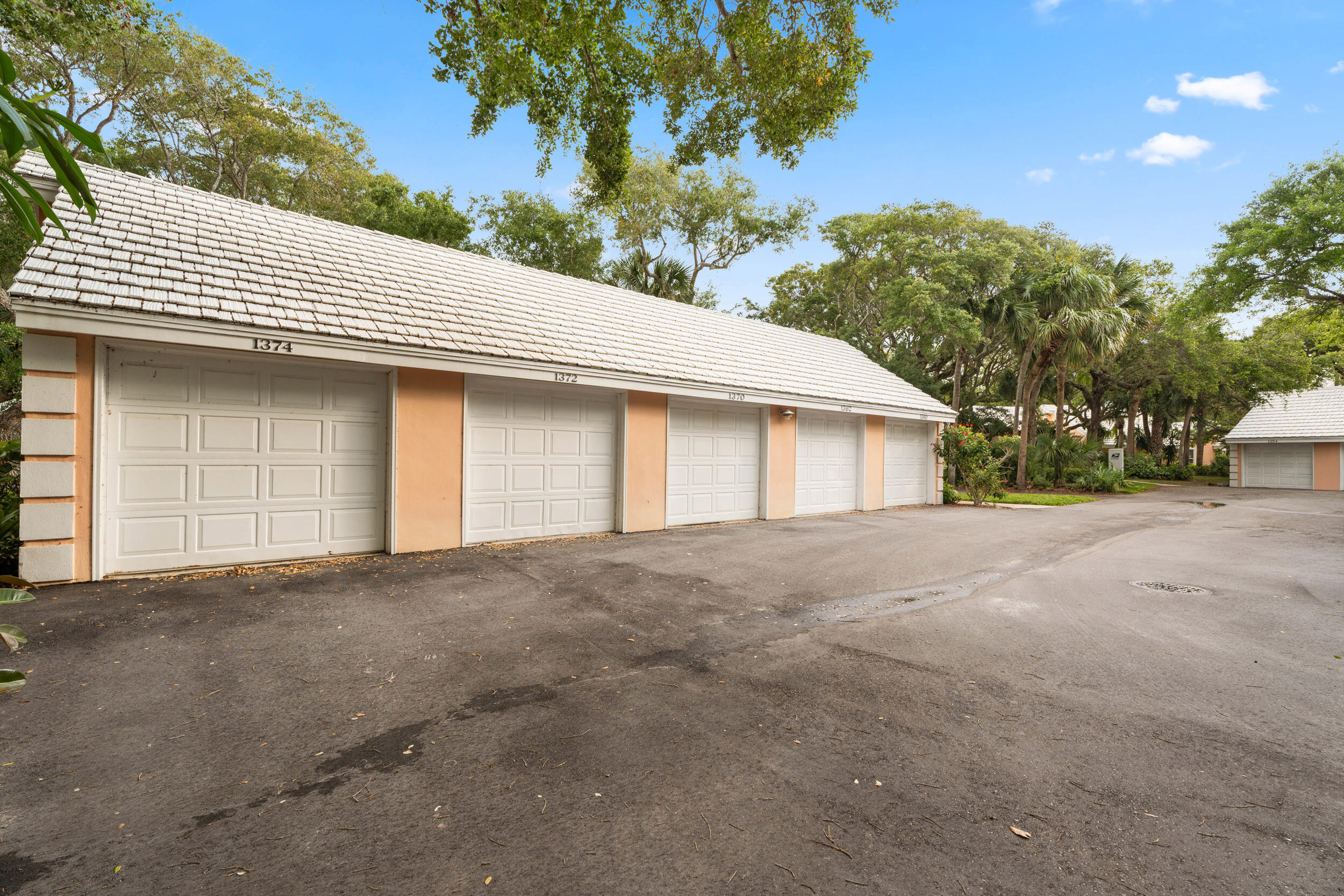 CORALSTONE CONDO - Residential