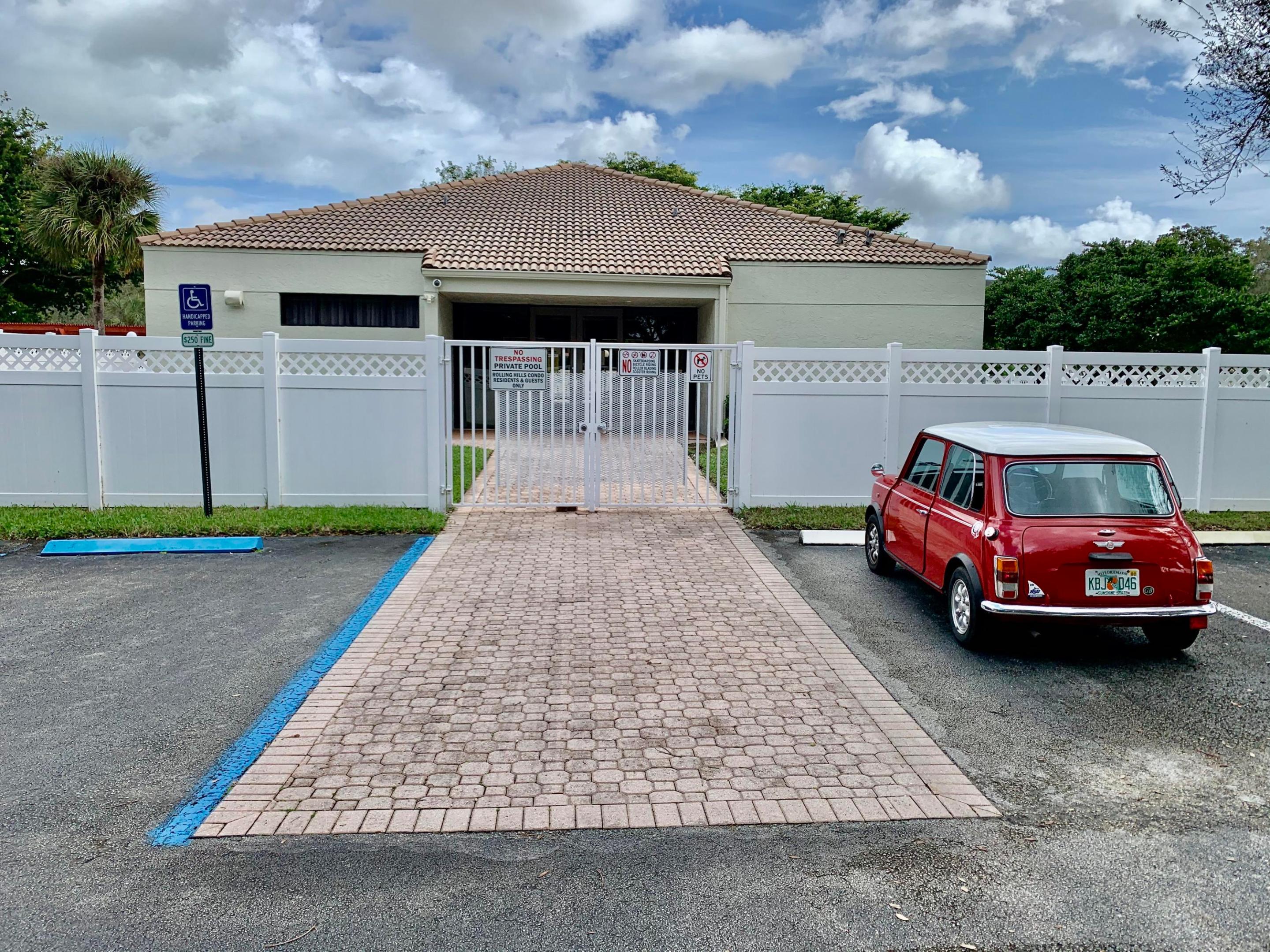 ROLLING HILLS GOLF AND TENNIS - Residential
