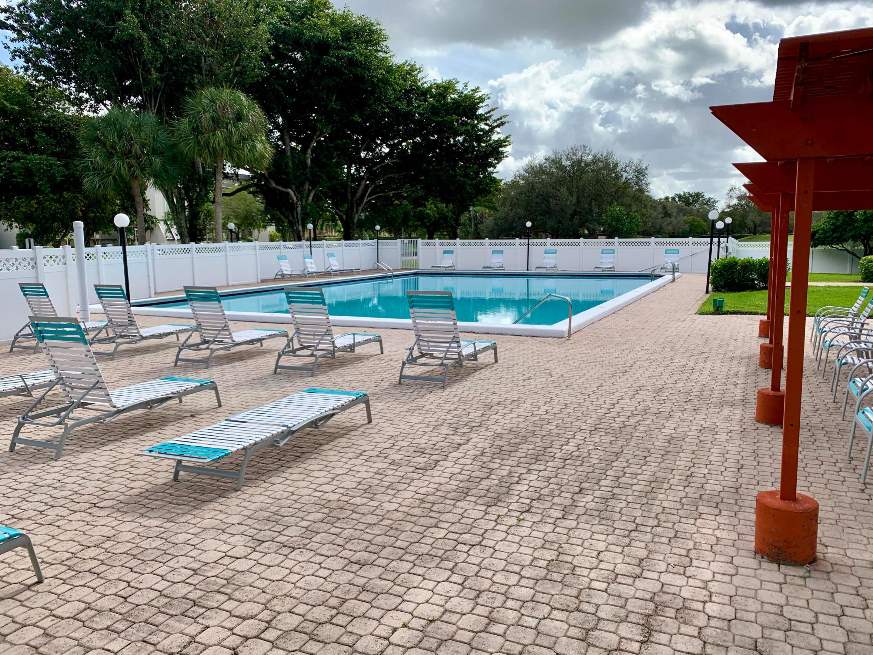 ROLLING HILLS GOLF AND TENNIS - Residential