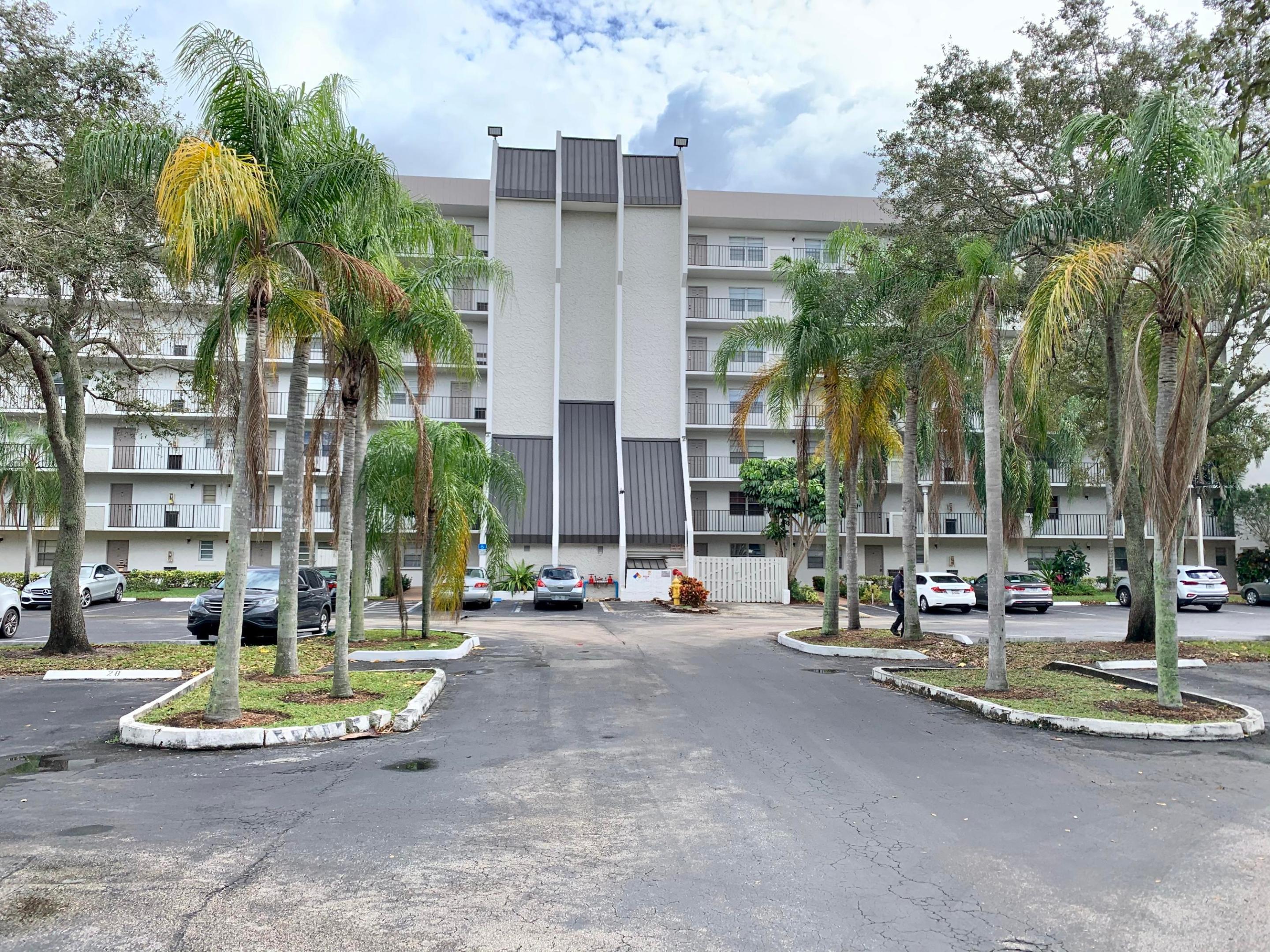ROLLING HILLS GOLF AND TENNIS - Residential