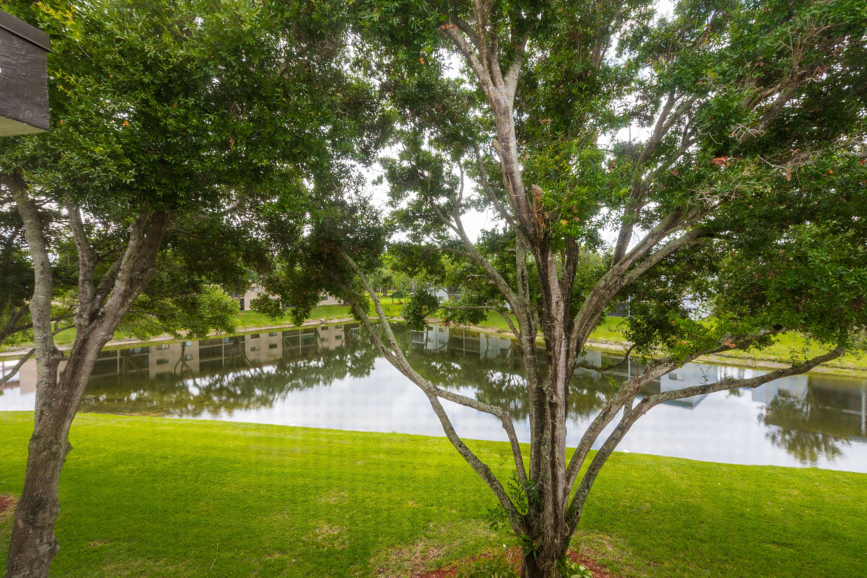 WATERSEDGE AT THE LAKES OF DELRAY CONDO - Residential