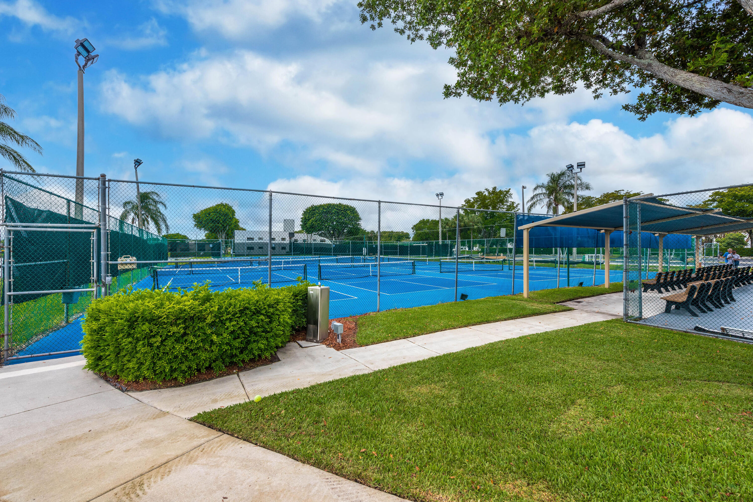 WATERSEDGE AT THE LAKES OF DELRAY CONDO - Residential