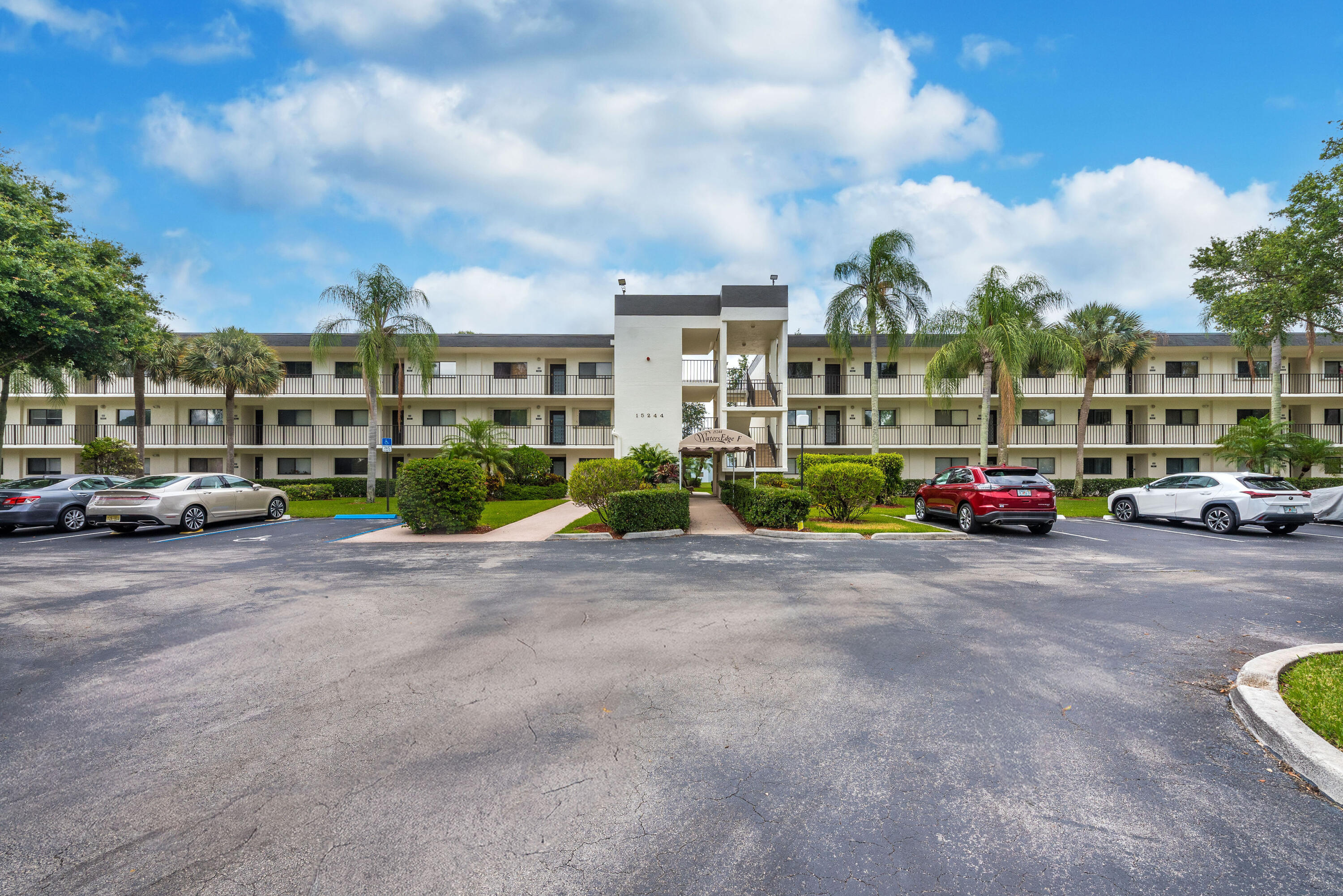 WATERSEDGE AT THE LAKES OF DELRAY CONDO - Residential