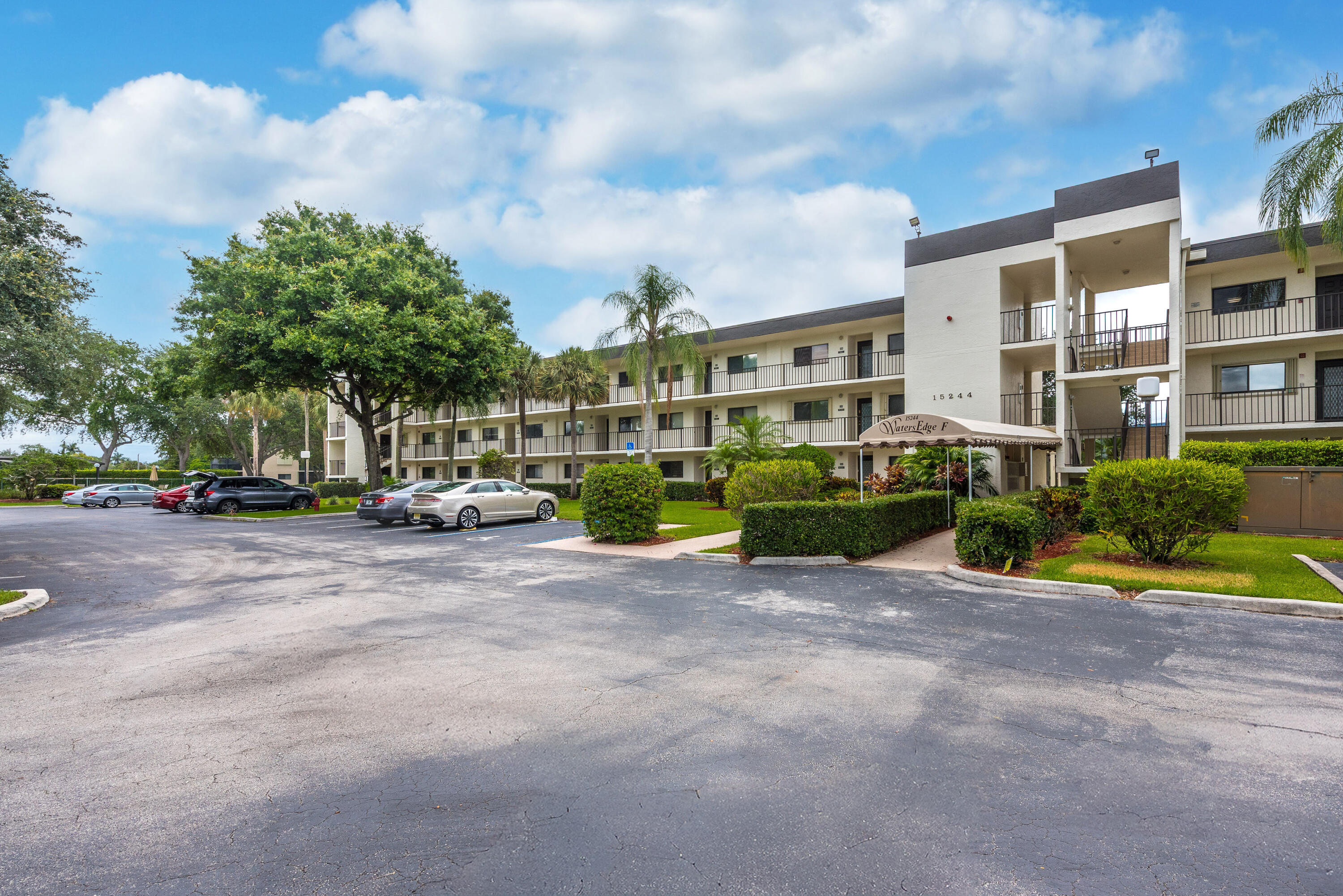 WATERSEDGE AT THE LAKES OF DELRAY CONDO - Residential
