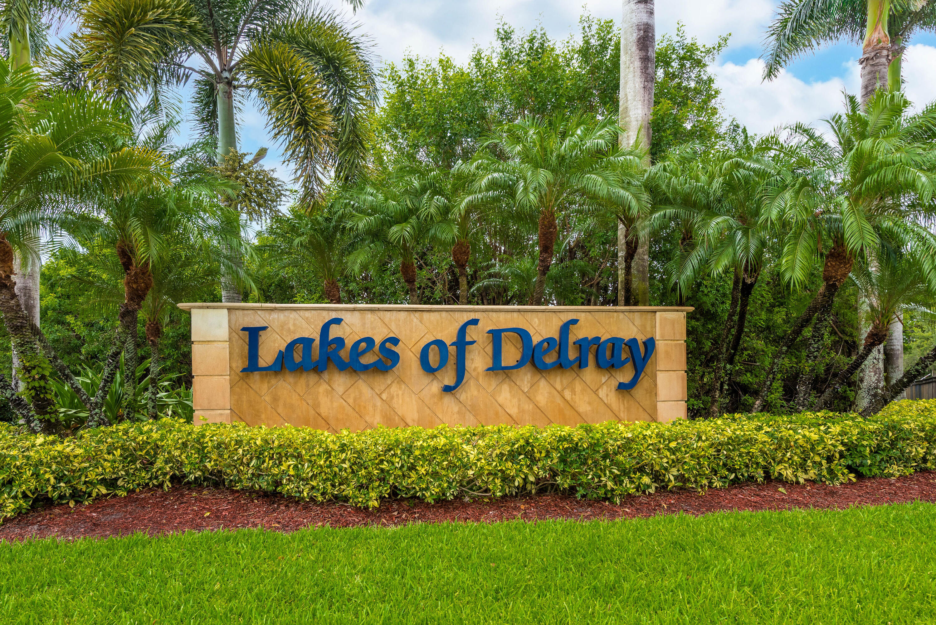 WATERSEDGE AT THE LAKES OF DELRAY CONDO - Residential