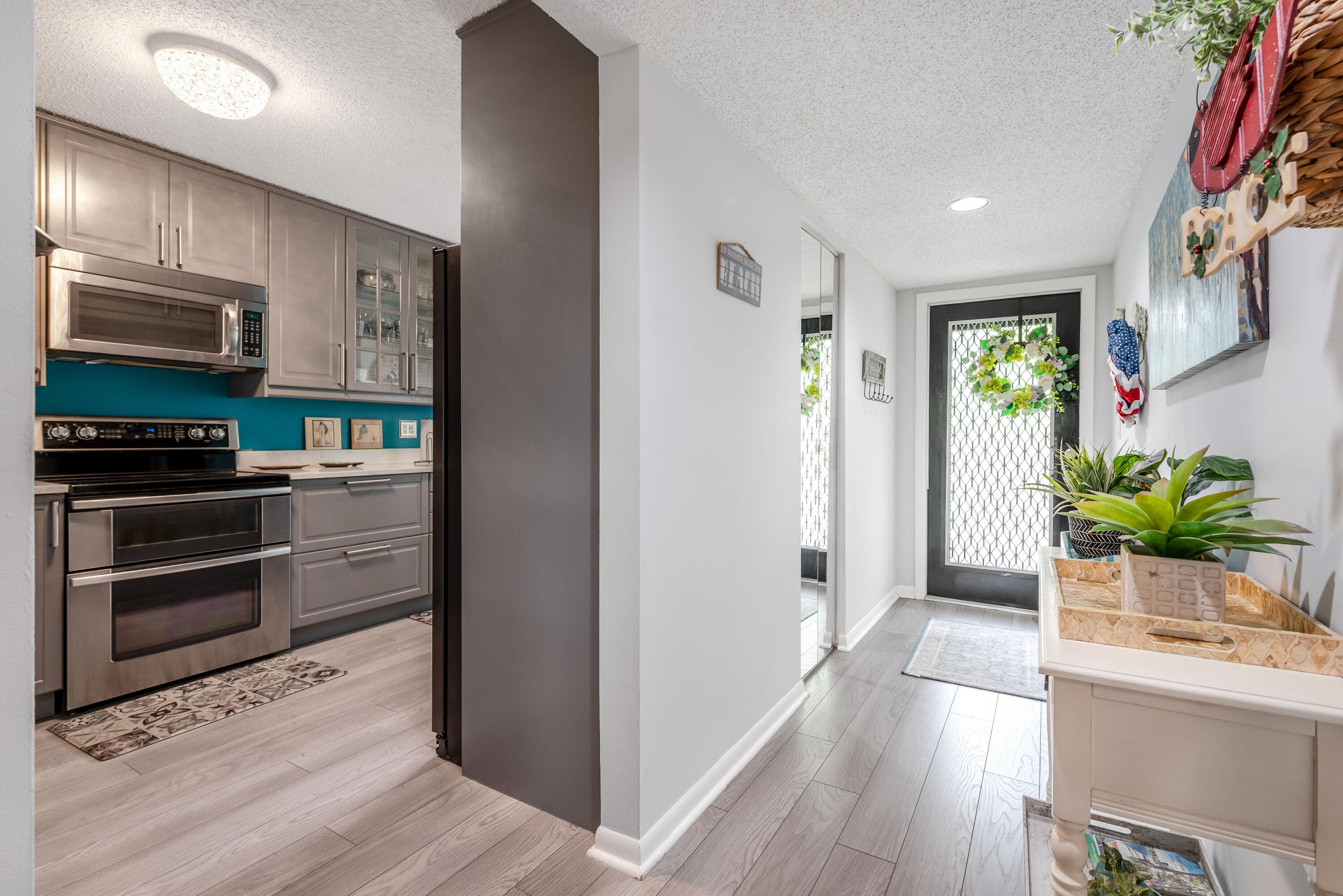 WATERSEDGE AT THE LAKES OF DELRAY CONDO - Residential