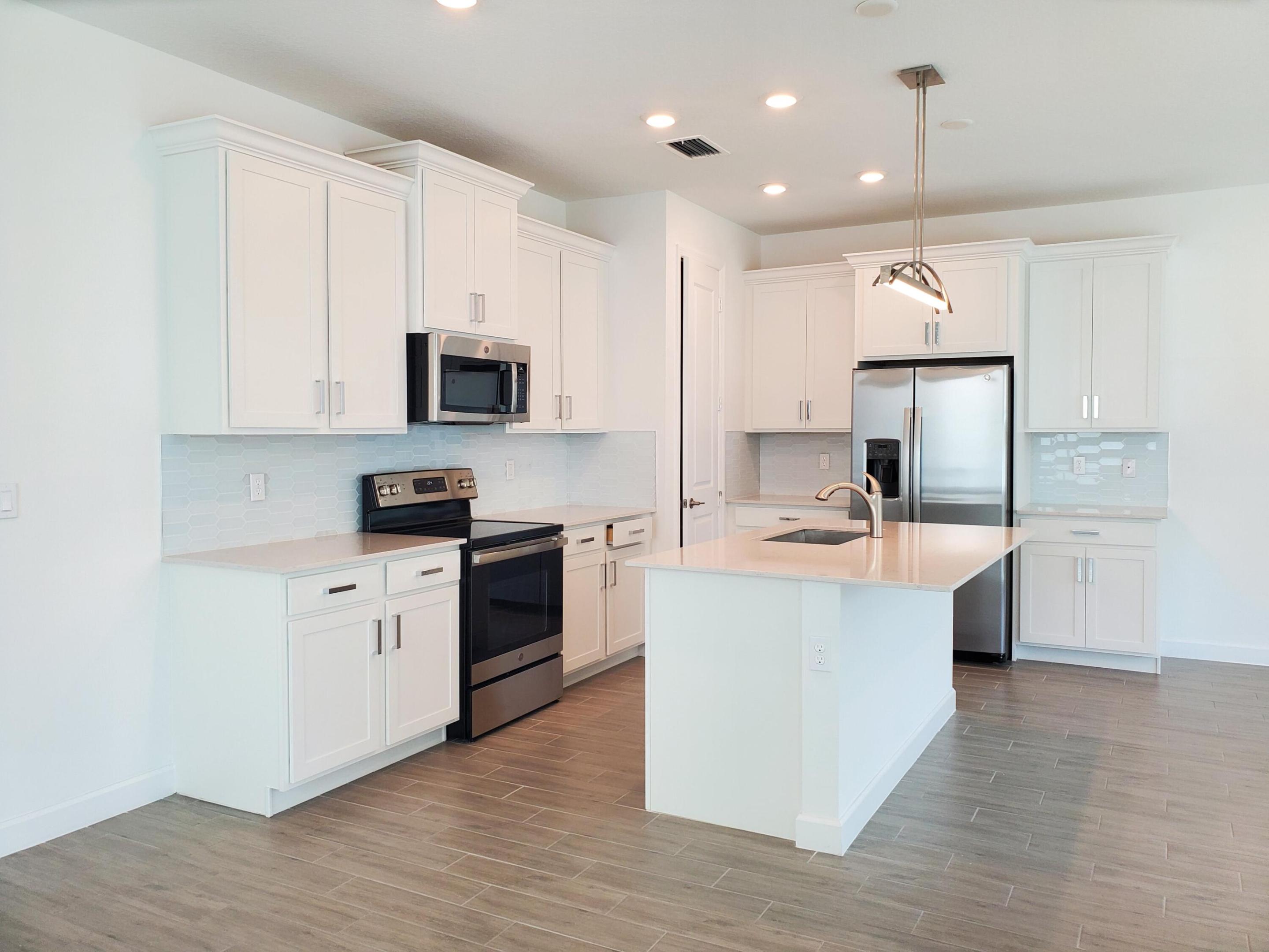 BANYAN COURT - Residential Lease
