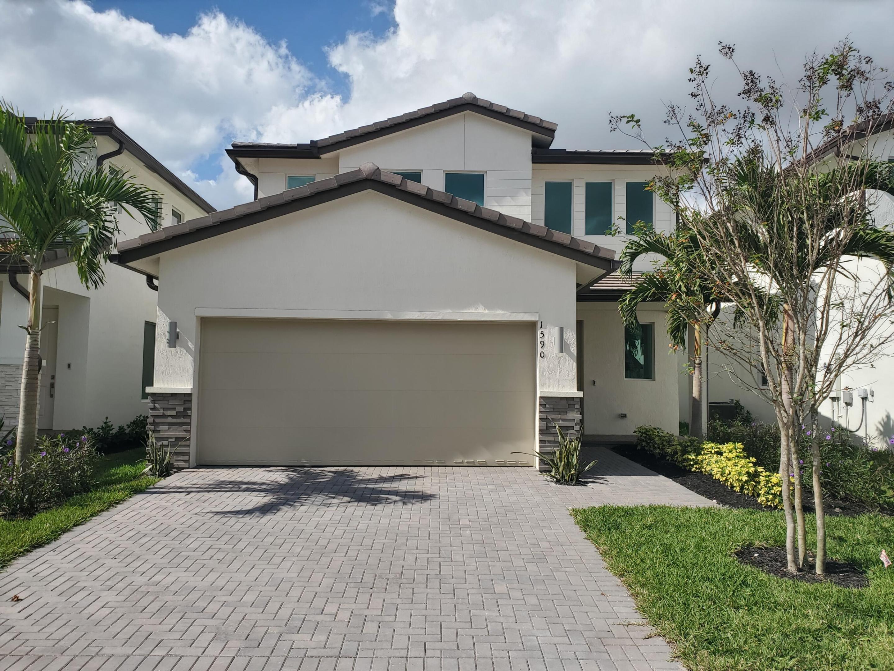 BANYAN COURT - Residential Lease