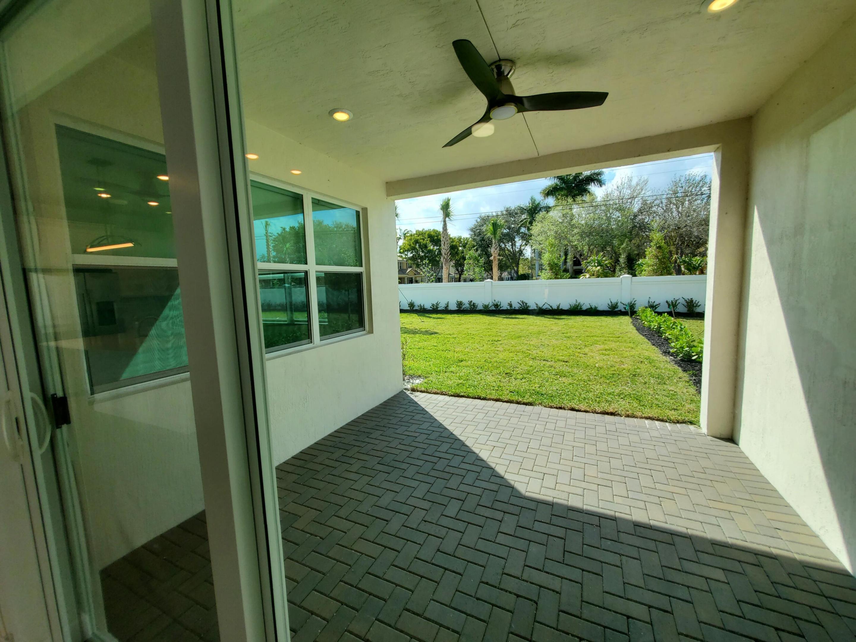 BANYAN COURT - Residential Lease