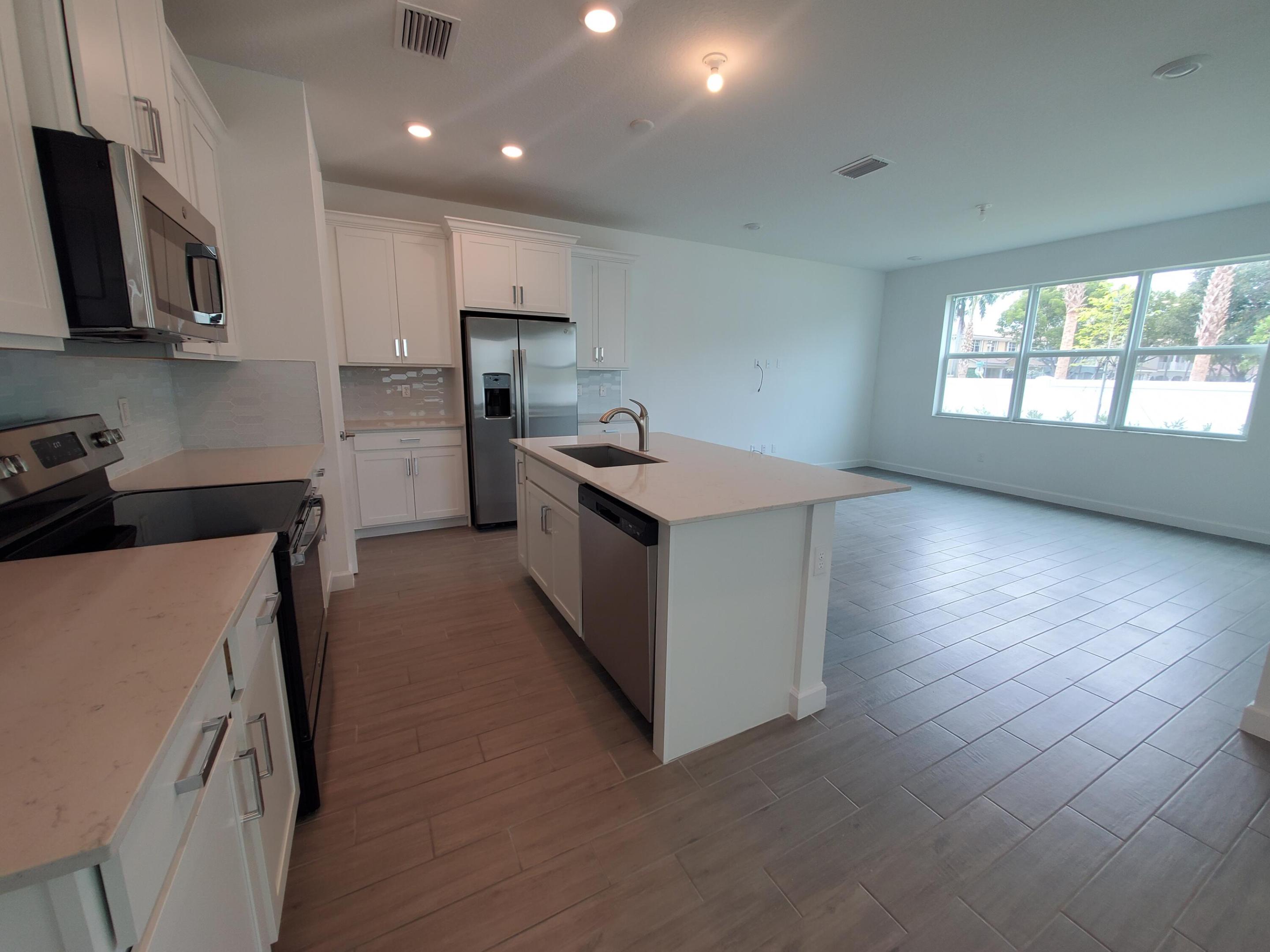 BANYAN COURT - Residential Lease