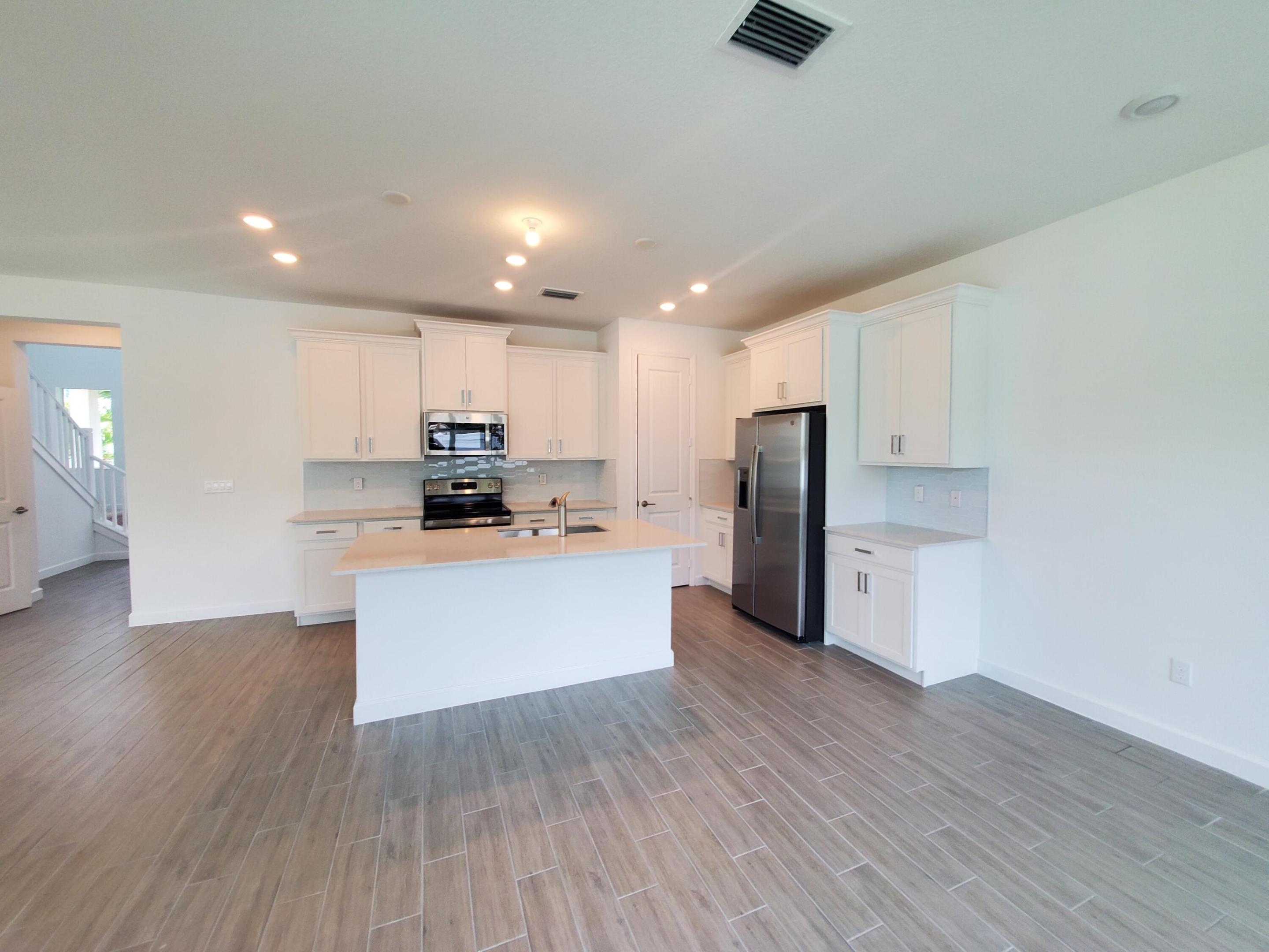 BANYAN COURT - Residential Lease