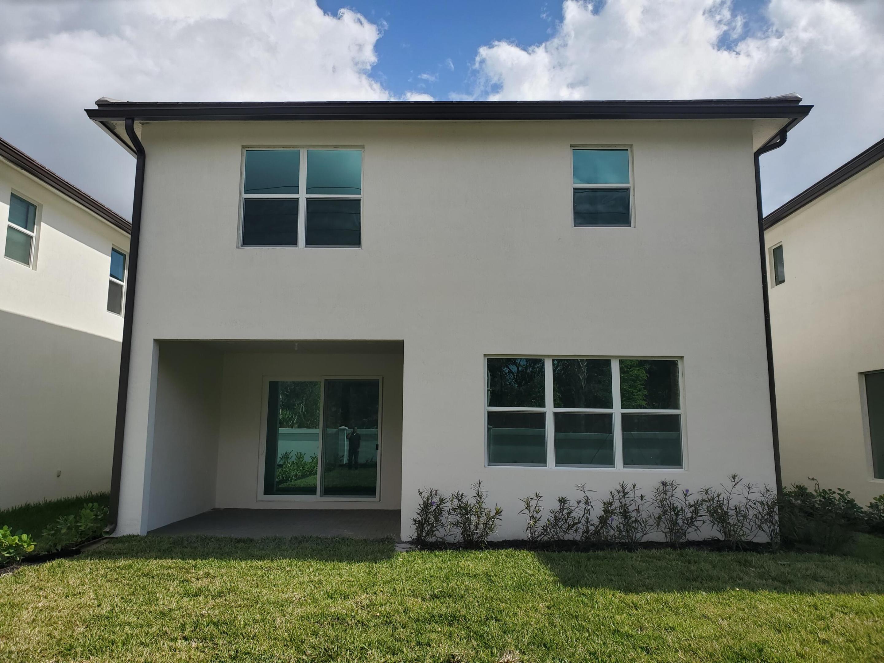 BANYAN COURT - Residential Lease
