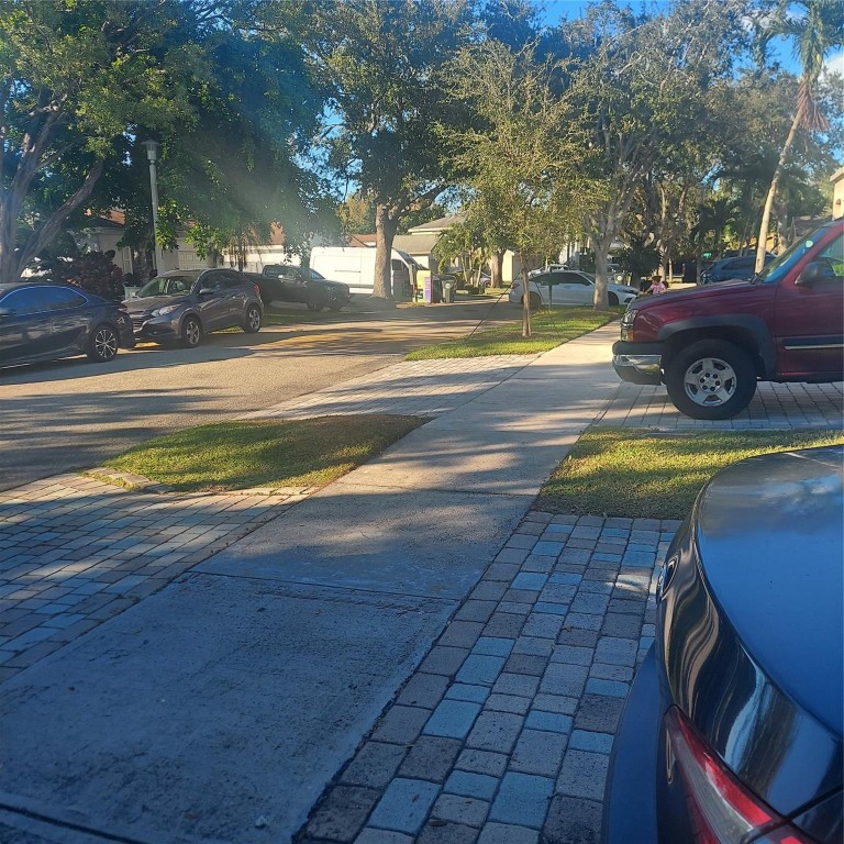 Lyons West 137-40 B - Residential