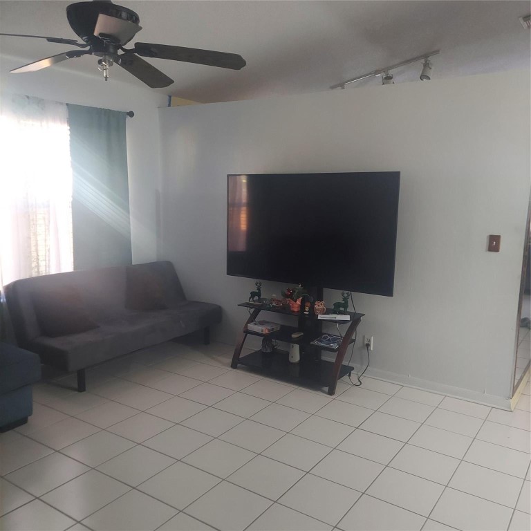 Lyons West 137-40 B - Residential