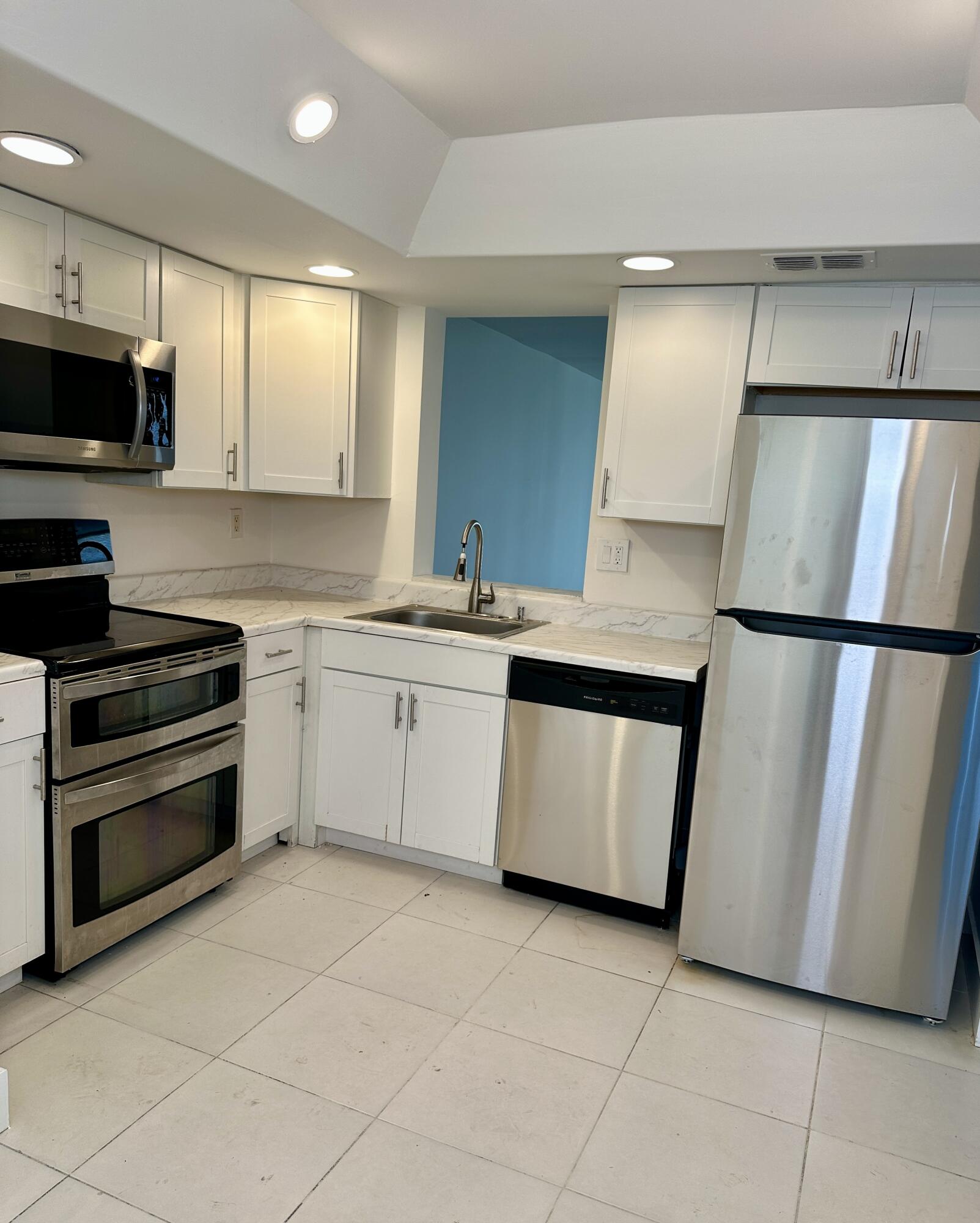 9 OF PALM SPRINGS 2 CONDO - Residential